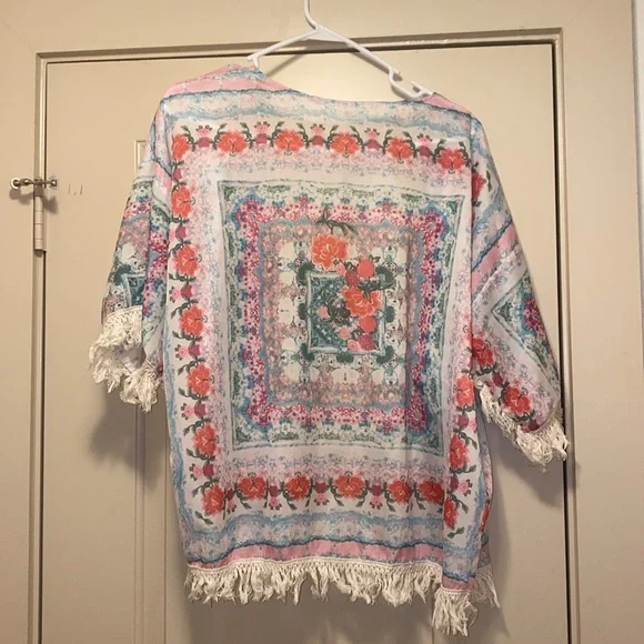 Beautiful blue, pink, and cream cover top! - Picture 2 of 5